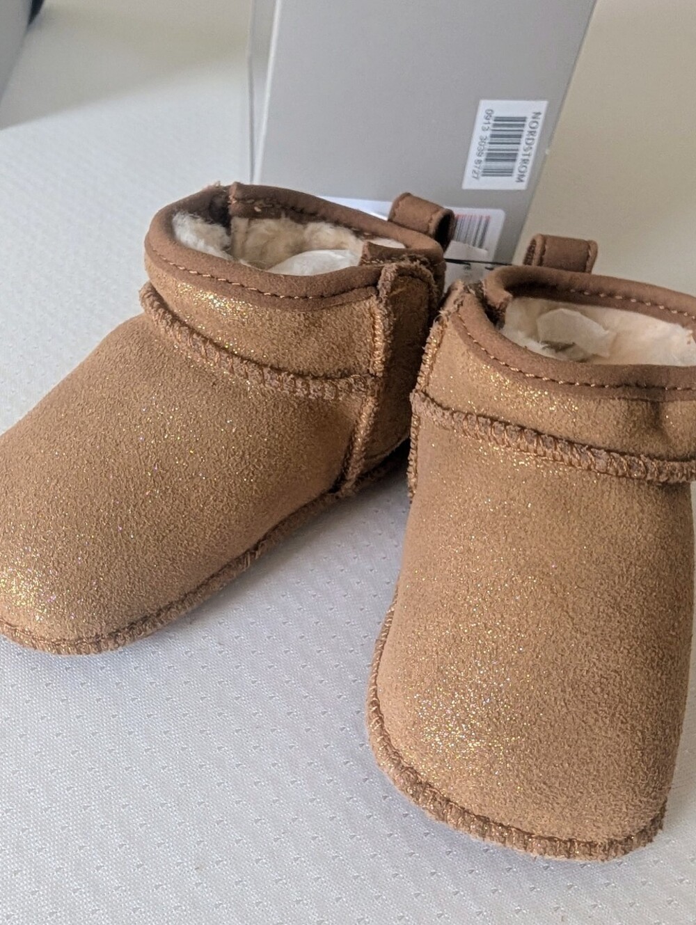 New in box UGG plush Baby Classic Ultra Mini Dazzle Boot Chestnut Sz 6-12 Months
